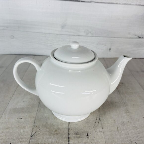 Pottery Barn THE GREAT WHITE COLLECTION Solid 7 Cups Stoneware Lidded Teapot - Picture 4 of 16